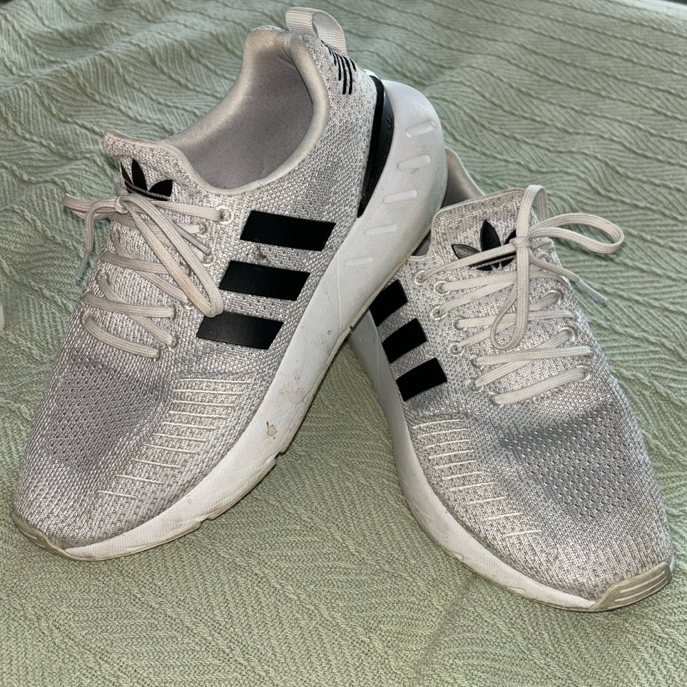 Adidas Tennis Shoe